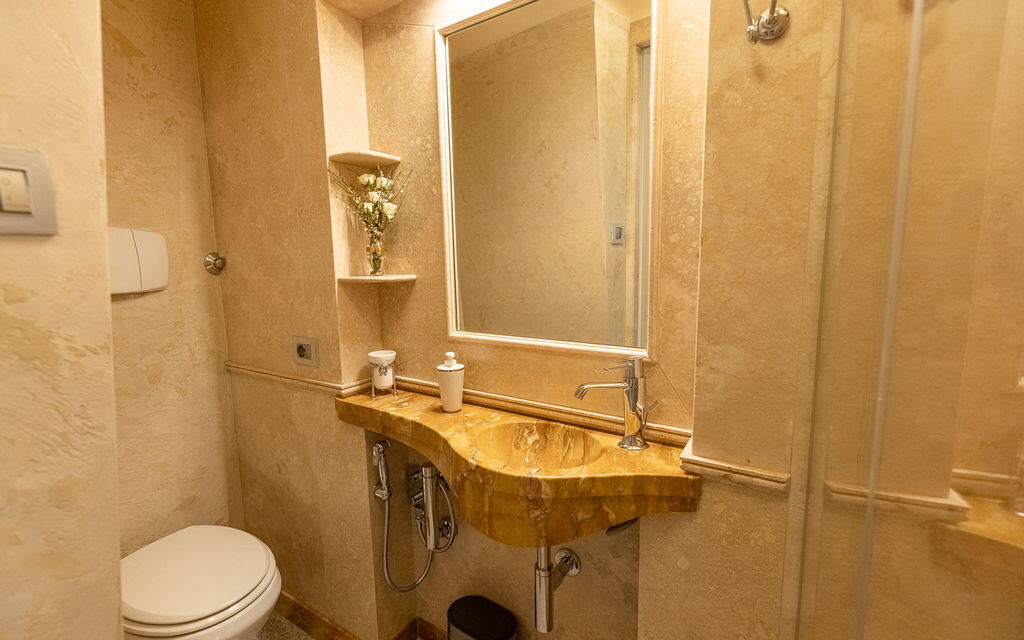 Charming Apartment Cartoni - Città Della Pieve, Umbria: Autumn, Bathroom, Spring, Summer
