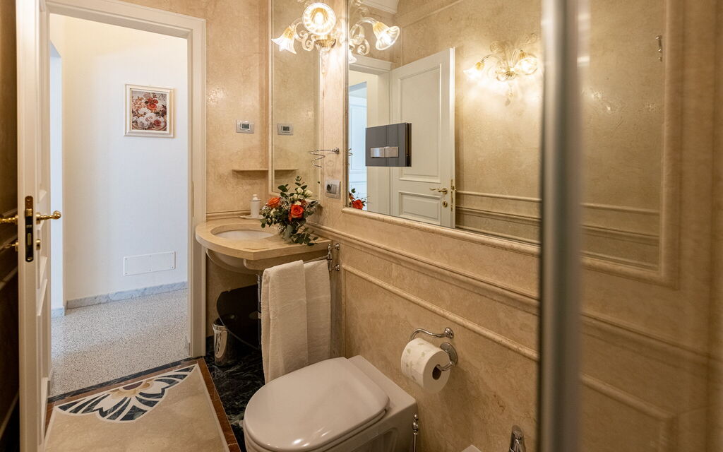 Charming Apartment Cartoni - Città Della Pieve, Umbria: Autumn, Bathroom, Spring, Summer