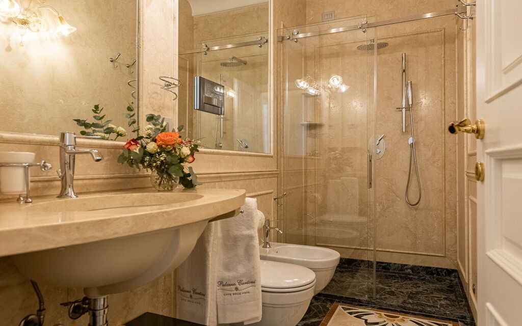 Charming Apartment Cartoni - Città Della Pieve, Umbria: Autumn, Bathroom, Spring, Summer