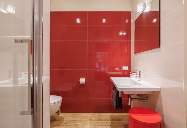 Betty Florence Charming Modern Apartment Near Piazza della Libertà: Autumn, Bathroom, Spring, Summer