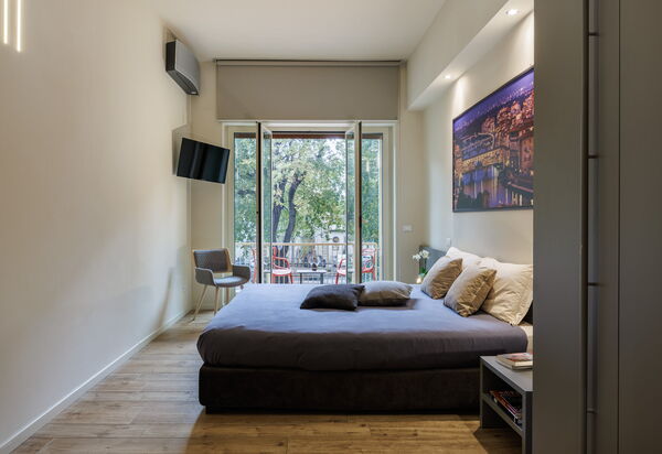 Betty Florence Charming Modern Apartment Near Piazza della Libertà: Autumn, Bedroom, Spring, Summer