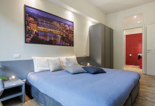 Betty Florence Charming Modern Apartment Near Piazza della Libertà: Autumn, Bedroom, Spring, Summer