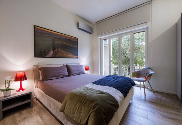 Betty Florence Charming Modern Apartment Near Piazza della Libertà: Autumn, Bedroom, Spring, Summer