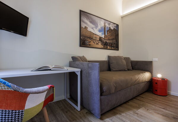 Betty Florence Charming Modern Apartment Near Piazza della Libertà: Autumn, Living Room, Spring, Summer