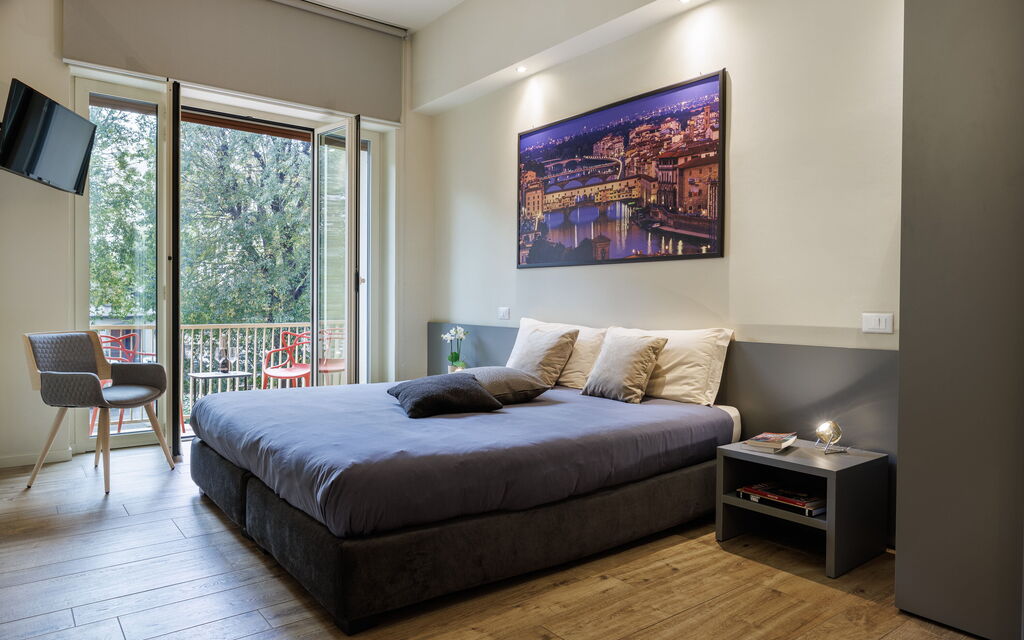 Betty Florence Charming Modern Apartment Near Piazza della Libertà: Autumn, Bedroom, Spring, Summer