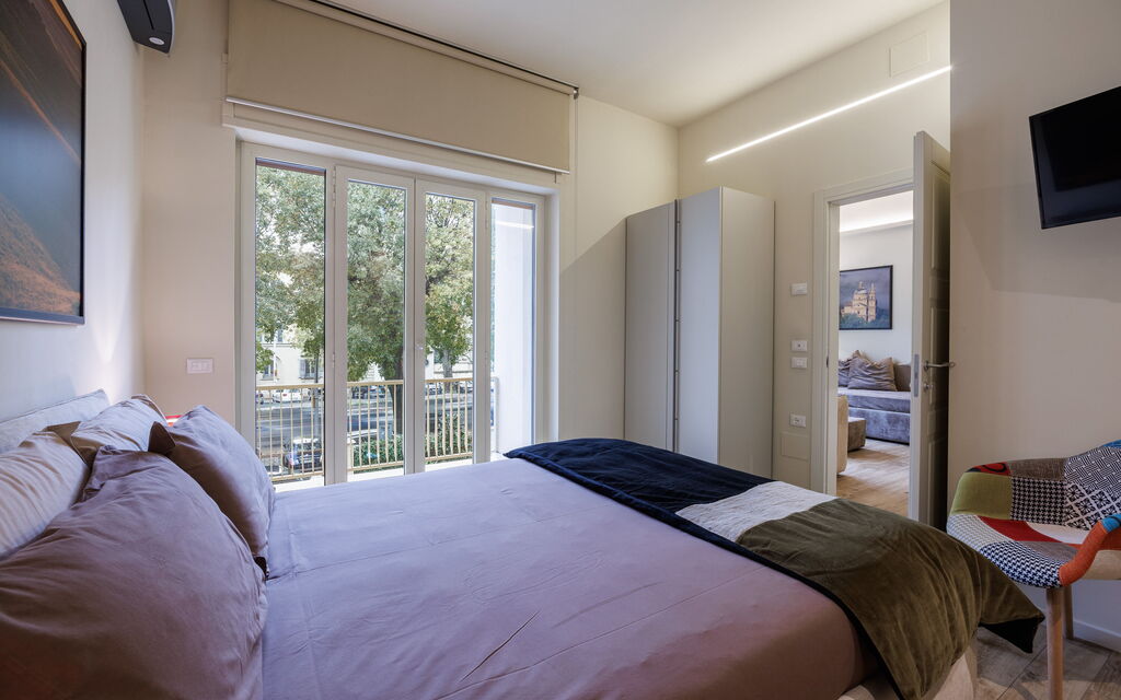 Betty Florence Charming Modern Apartment Near Piazza della Libertà: Autumn, Bedroom, Spring, Summer