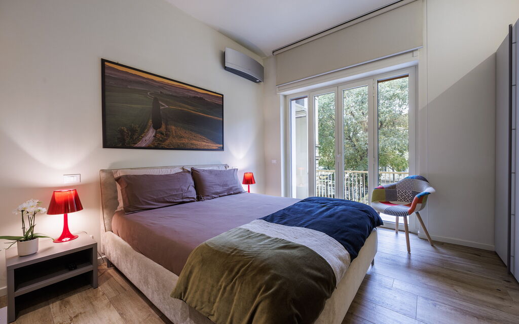 Betty Florence Charming Modern Apartment Near Piazza della Libertà: Autumn, Bedroom, Spring, Summer