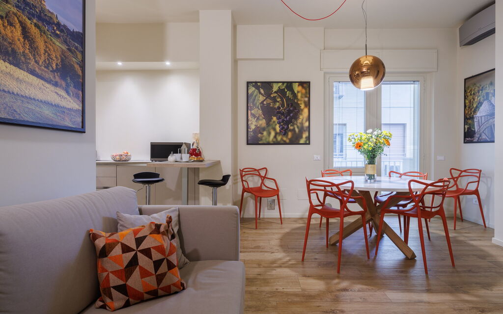 Betty Florence Charming Modern Apartment Near Piazza della Libertà: Autumn, Living Room, Spring, Summer, Winter