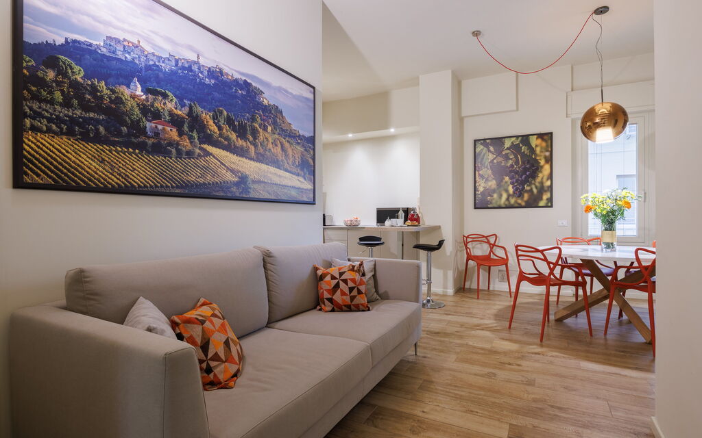 Betty Florence Charming Modern Apartment Near Piazza della Libertà: Autumn, Living Room, Spring, Summer