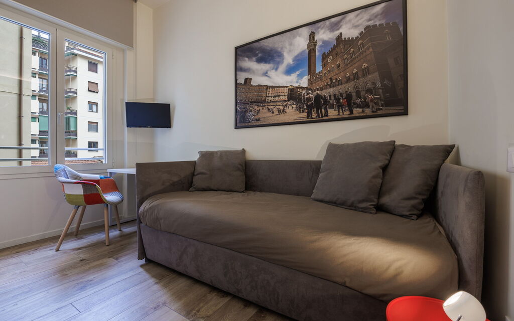 Betty Florence Charming Modern Apartment Near Piazza della Libertà: Autumn, Living Room, Spring, Summer