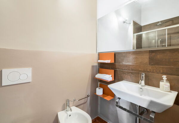 Orcia Panoramic View With Pool: Autumn, Bathroom, Spring, Summer