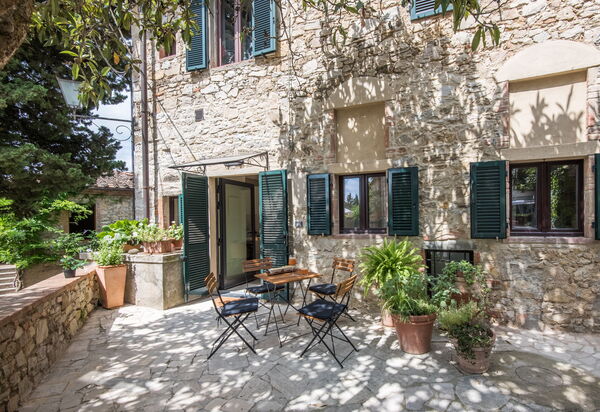 Il Nespolo Charming Apartment Fonterutoli - Siena, Toscana: Amenities, Autumn, Building Exterior, Garden, Spring, Summer
