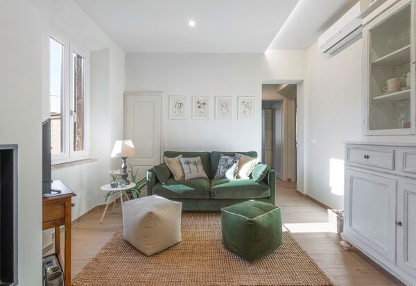 Il Nespolo Charming Apartment Fonterutoli - Siena, Toscana: Autumn, Living Room, Spring, Summer
