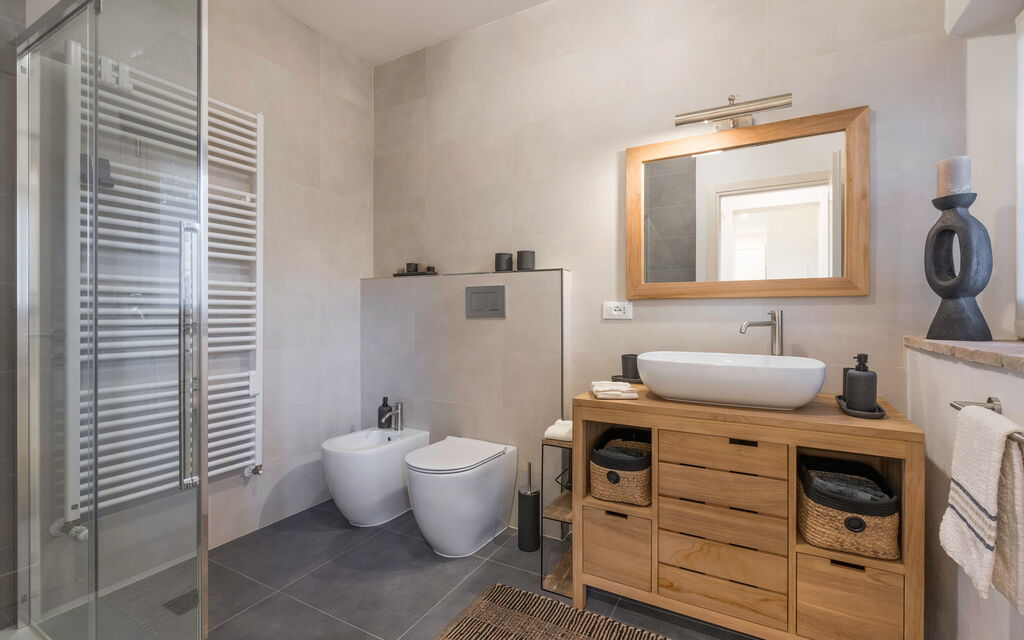 Il Nespolo Charming Apartment Fonterutoli - Siena, Toscana: Autumn, Bathroom, Spring, Summer