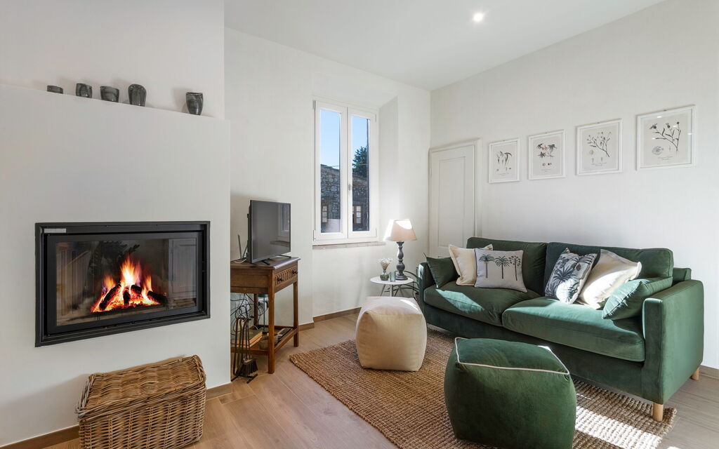 Il Nespolo Charming Apartment Fonterutoli - Siena, Toscana: Autumn, Living Room, Spring, Summer