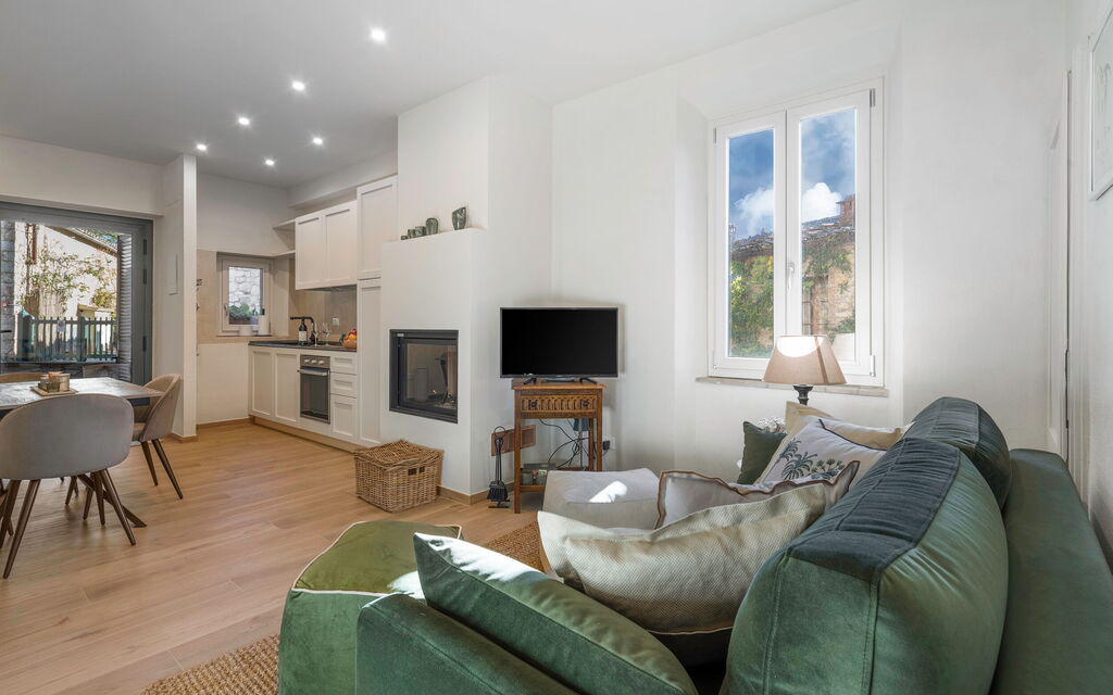 Il Nespolo Charming Apartment Fonterutoli - Siena, Toscana: Autumn, Living Room, Spring, Summer