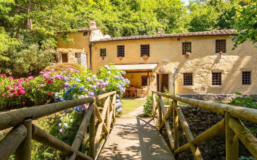 Molin Barletta, Private Pool, Nature - Marliana, Toscana: Autumn, Garden, Spring, Summer