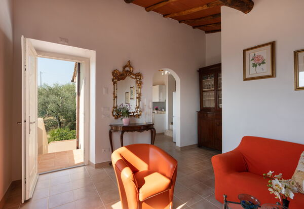 Casa Mony: Autumn, Living Room, Main Entrance, Spring, Summer