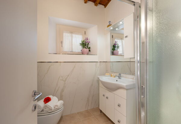 Casa Mony: Autumn, Bathroom, Spring, Summer