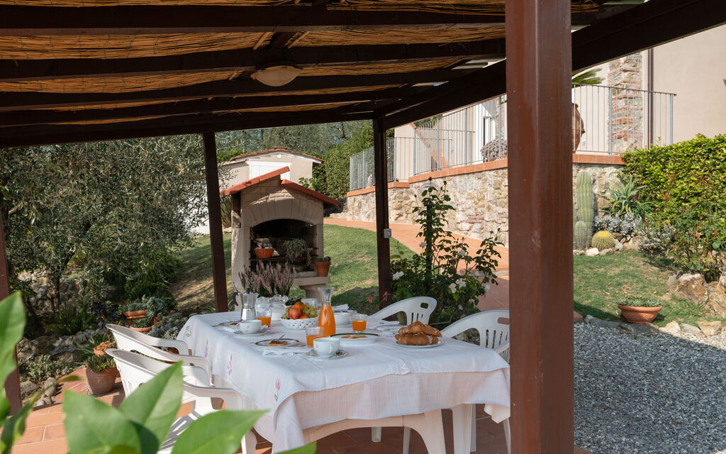 Casa Mony: Autumn, Building Exterior, Outdoor, Spring, Summer