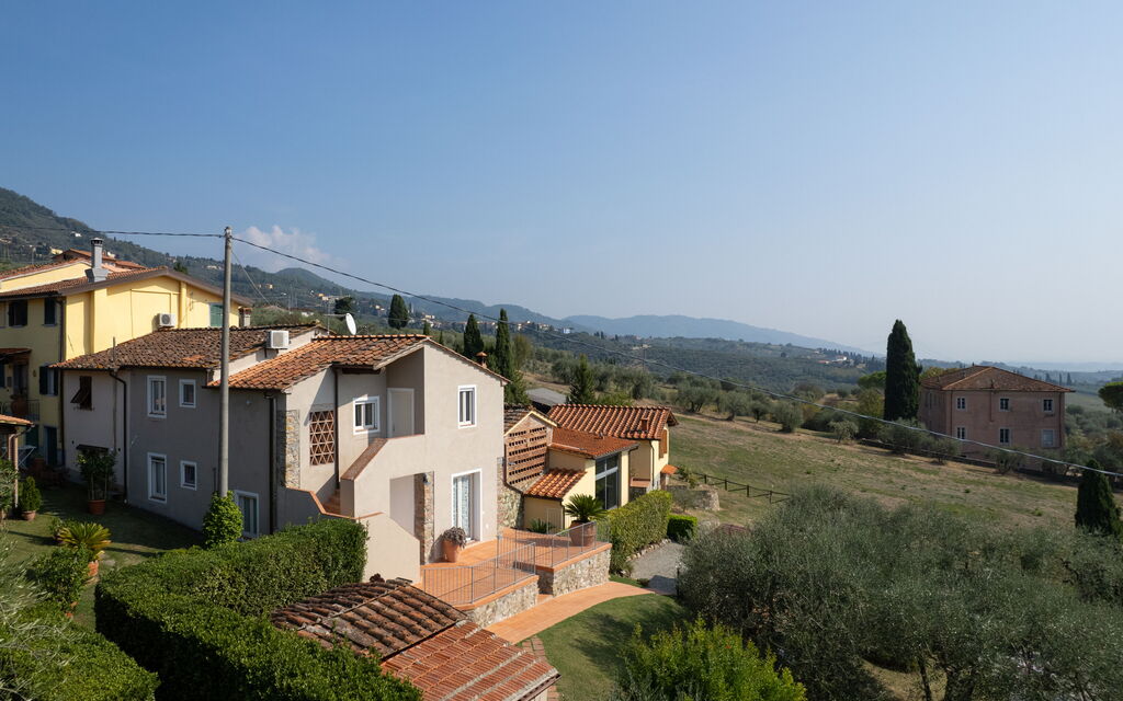 Casa Mony: Autumn, Building Exterior, Garden, Main Entrance, Outdoor, Pool, Spring, Summer