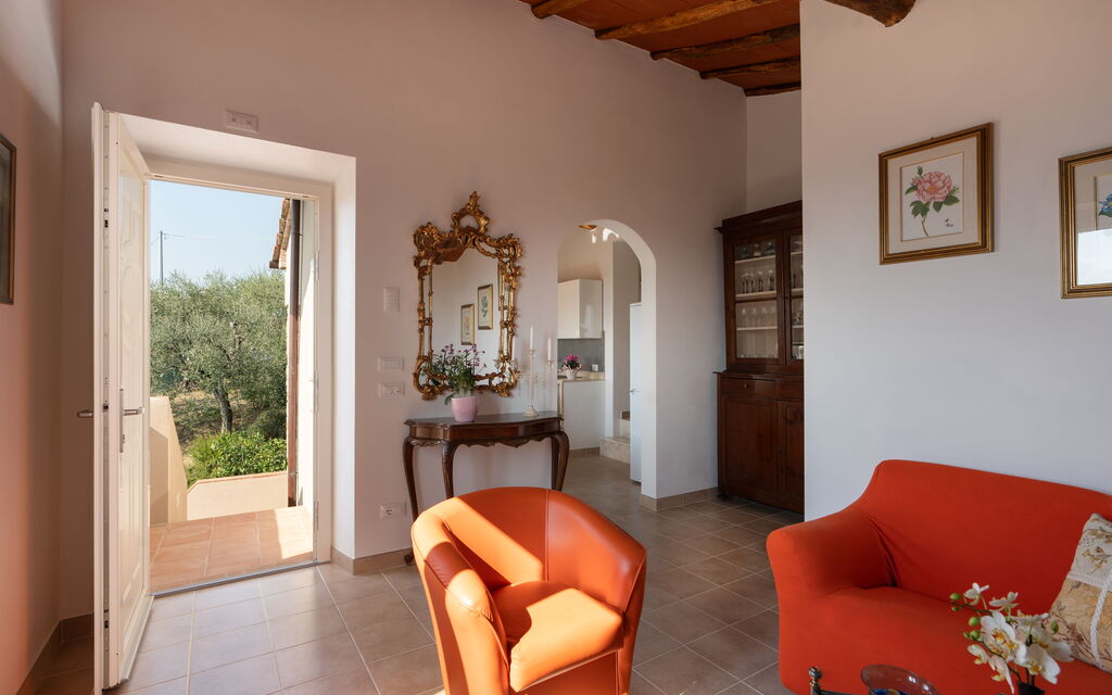 Casa Mony: Autumn, Living Room, Main Entrance, Spring, Summer
