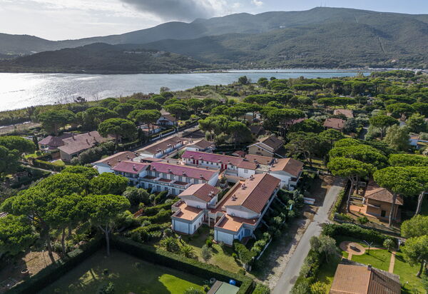 Giannella Beach Residence Apartment - Giannella, Grosseto: Autumn, Building Exterior, Spring, Summer