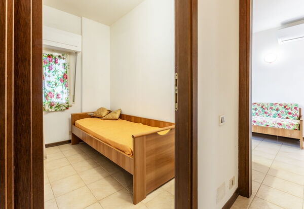 Giannella Beach Residence Apartment - Giannella, Grosseto: Autumn, Bedroom, Spring, Summer