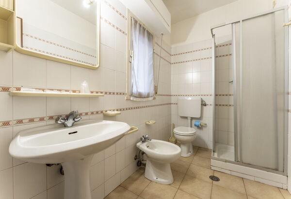 Giannella Beach Residence Apartment - Giannella, Grosseto: Autumn, Bathroom, Spring, Summer
