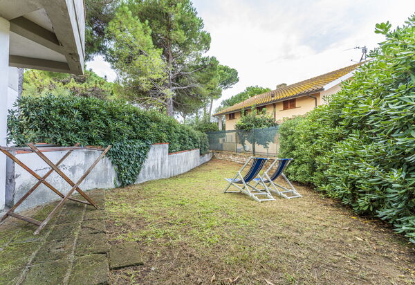 Giannella Beach Residence Apartment - Giannella, Grosseto: Autumn, Garden, Spring, Summer