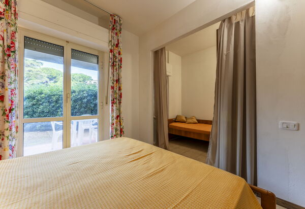 Giannella Beach Residence Apartment - Giannella, Grosseto: Autumn, Bedroom, Spring, Summer