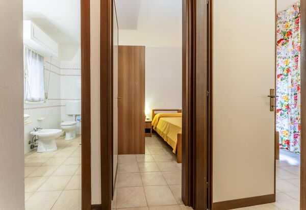 Giannella Beach Residence Apartment - Giannella, Grosseto: Autumn, Bedroom, Spring, Summer