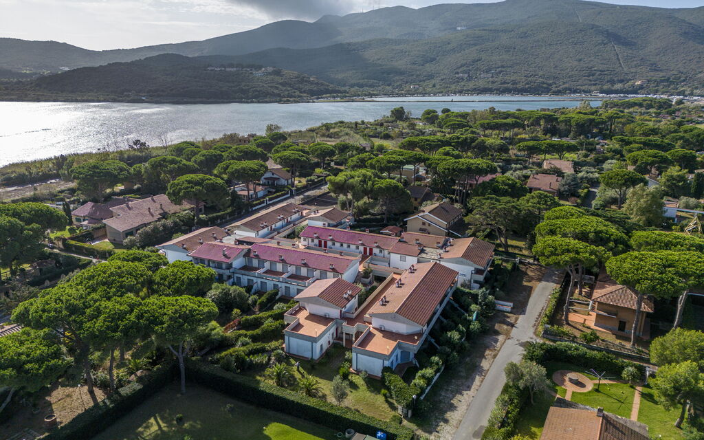 Giannella Beach Residence Apartment - Giannella, Grosseto: Autumn, Building Exterior, Spring, Summer