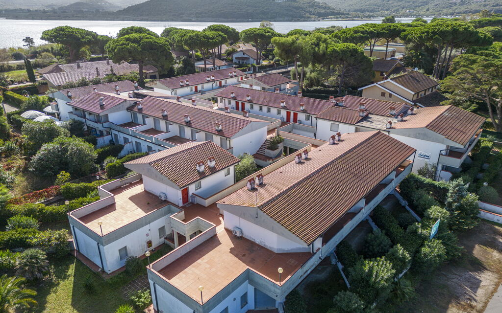 Giannella Beach Residence Apartment - Giannella, Grosseto: Autumn, Building Exterior, Spring, Summer