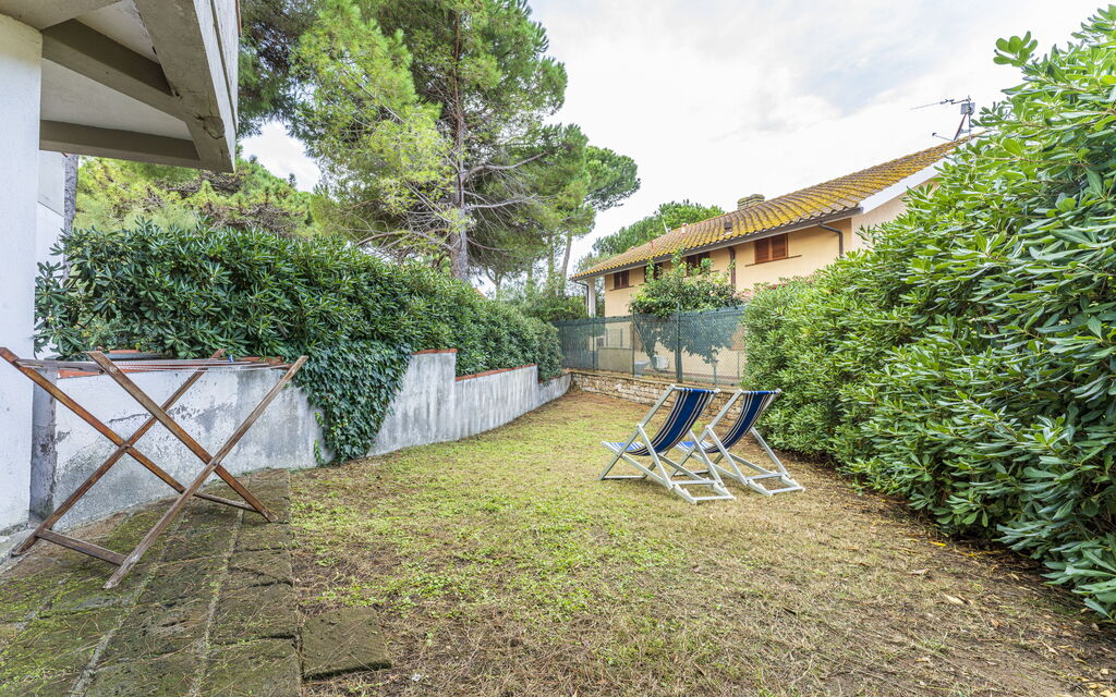 Giannella Beach Residence Apartment - Giannella, Grosseto - : Autumn, Garden, Spring, Summer