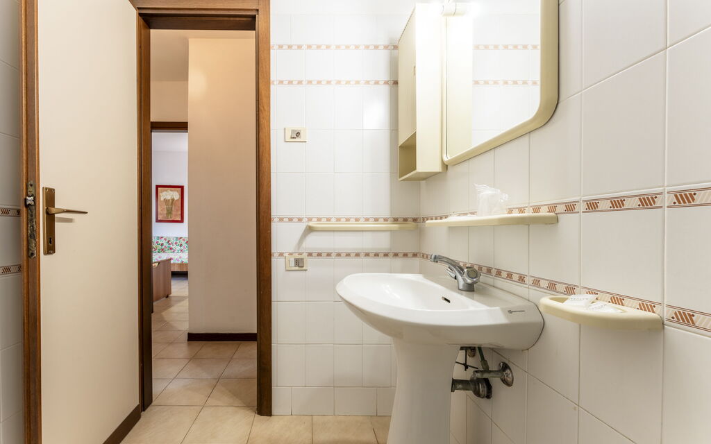Giannella Beach Residence Apartment - Giannella, Grosseto - : Autumn, Bathroom, Spring, Summer