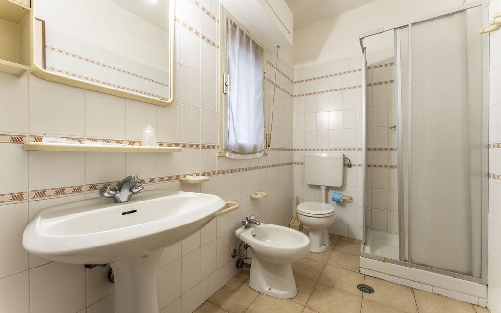 Giannella Beach Residence Apartment - Giannella, Grosseto - : Autumn, Bathroom, Spring, Summer