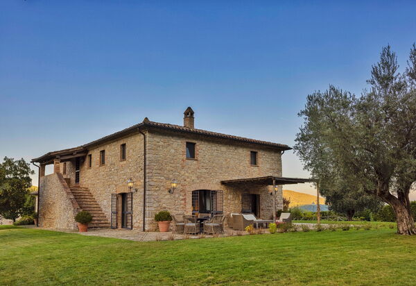 Villa Subtilia - Tenuta Di Murlo, Umbria: Autumn, Building Exterior, Spring, Summer