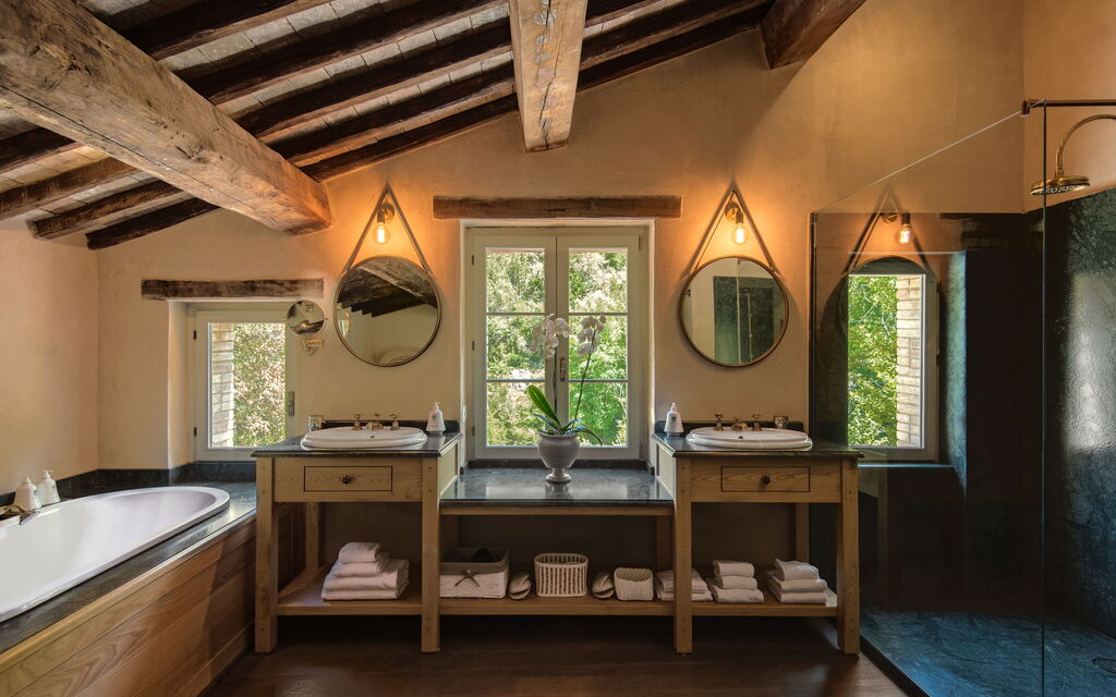 Villa Molinella - Tenuta Di Murlo, Umbria: Autumn, Bathroom, Spring, Summer