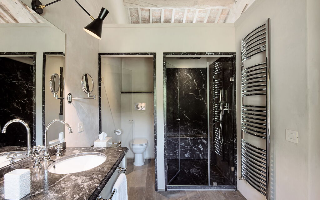 Villa Penna - Tenuta Di Murlo, Umbria: Autumn, Bathroom, Spring, Summer