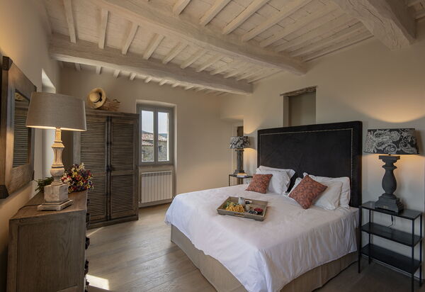 Villa Castiglione Ugolino - Tenuta Di Murlo, Umbria: Autunno, Estate, Primavera