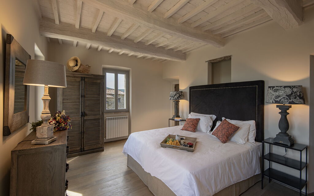 Villa Castiglione Ugolino - Tenuta Di Murlo, Umbria: Autunno, Estate, Primavera