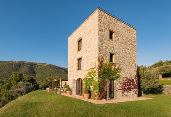 Villa Torre - Tenuta Di Murlo, Umbria: Autumn, Building Exterior, Garden, Spring, Summer
