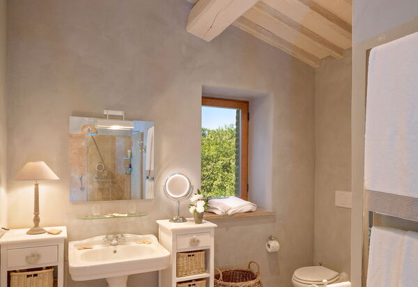 Villa Santa Croce - Tenuta Di Murlo, Umbria: Autumn, Bathroom, Spring, Summer
