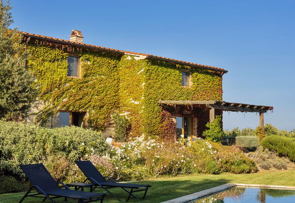 Villa Santa Croce - Tenuta Di Murlo, Umbria: Autumn, Building Exterior, Spring, Summer