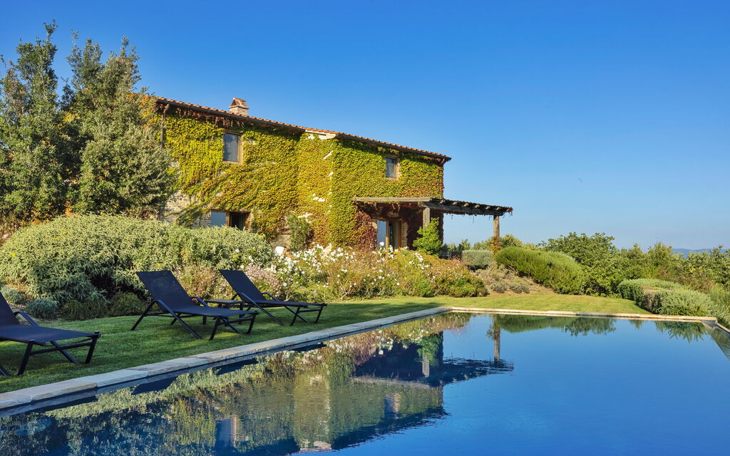 Villa Santa Croce - Tenuta Di Murlo, Umbria: Autumn, Building Exterior, Pool, Spring, Summer