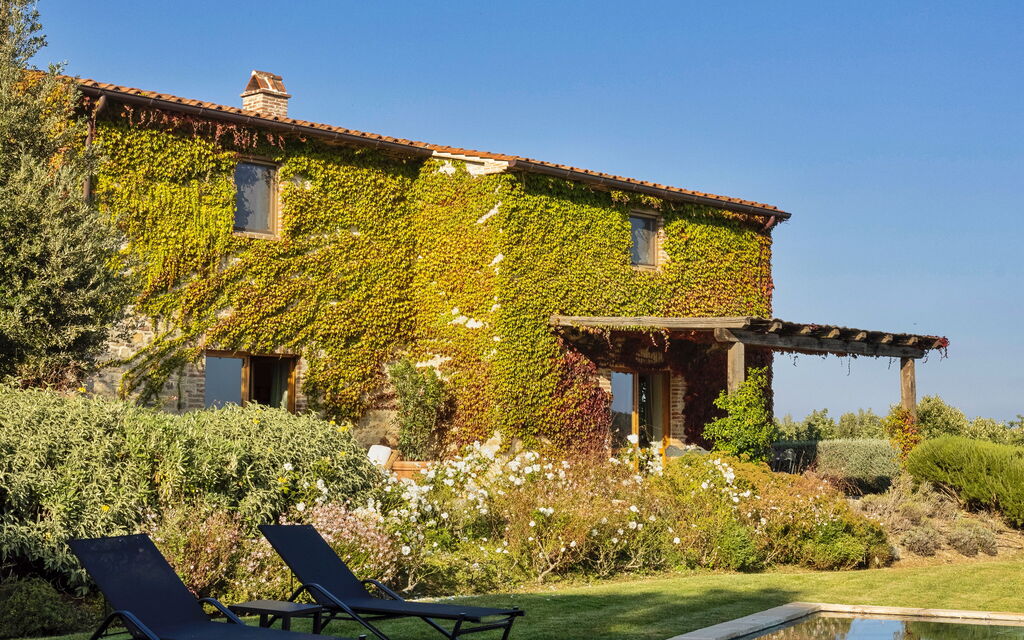 Villa Santa Croce - Tenuta Di Murlo, Umbria: Autumn, Building Exterior, Spring, Summer