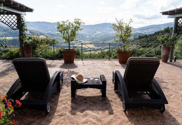 Villa Monticelli - Tenuta Di Murlo, Umbria: Autumn, Building Exterior, Spring, Summer