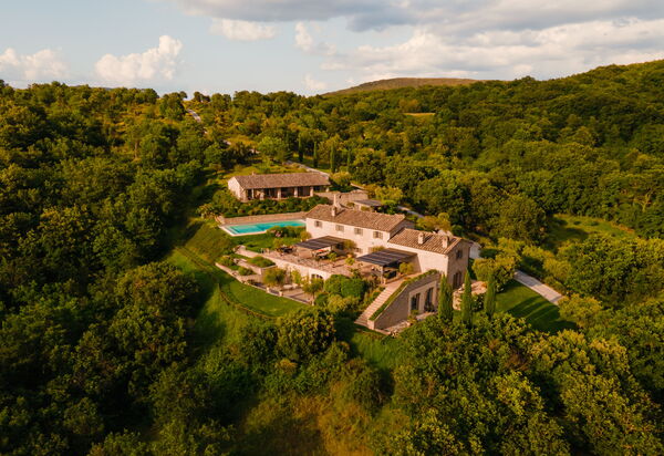 Villa Monticelli - Tenuta Di Murlo, Umbria: Autumn, Building Exterior, Spring, Summer