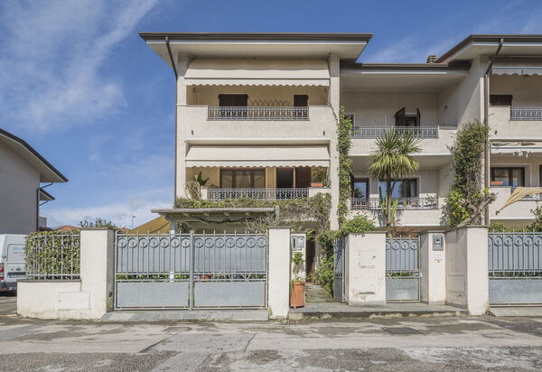 La Bouganville, Forte Dei Marmi, Private Garden, Wifi: Autumn, Main Entrance, Spring, Summer